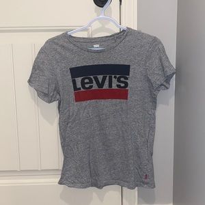 gray juniors Levi’s shirt, size small - great condition